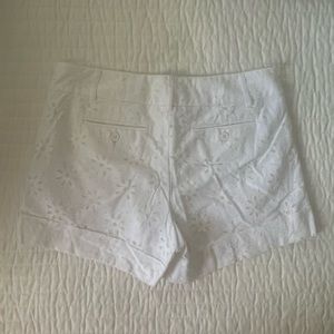 WOMENS WHITE DESIGN SHORTS